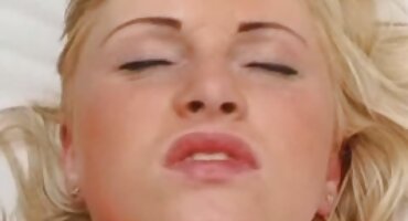 chích điện sex Chơi xúc xắc thô và phim sex u70 thực hành các vị trí Nye để đụ.